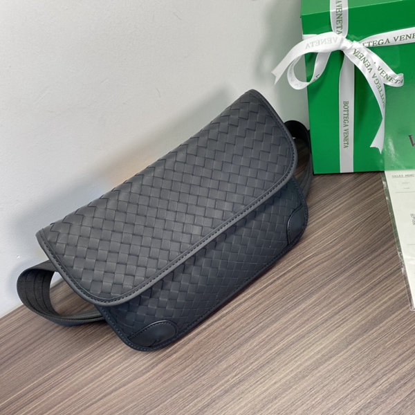 ボッテガヴェネタバッグ背面デザイン